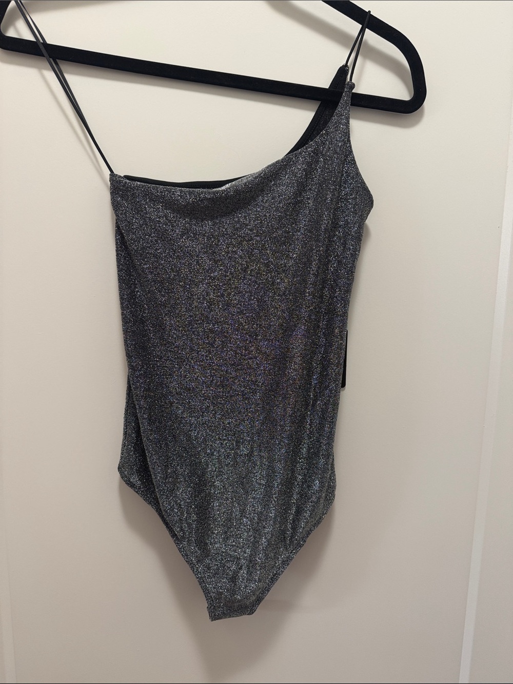 🆕 Express Silver One-Shoulder Thong Bodysuit. XS. NWT!🔥